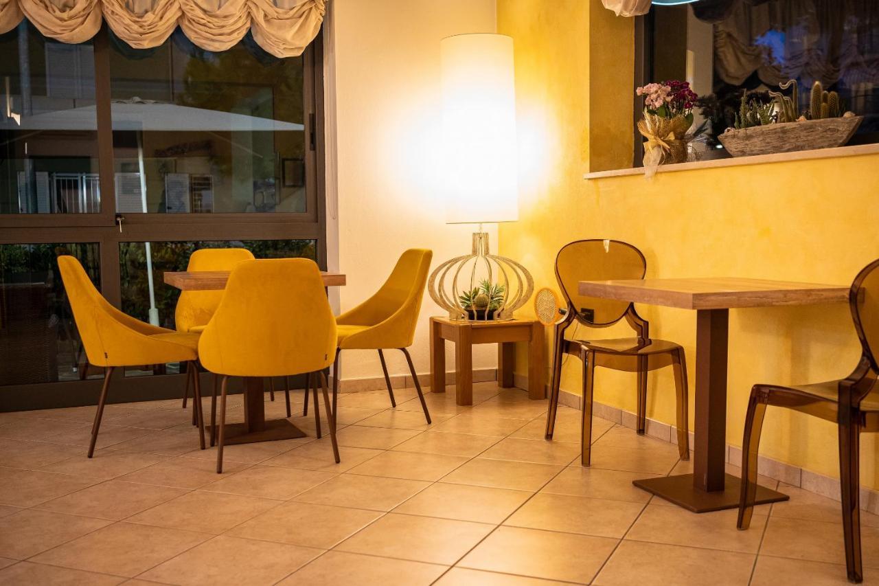 Hotel Zanella Cervia Exterior photo