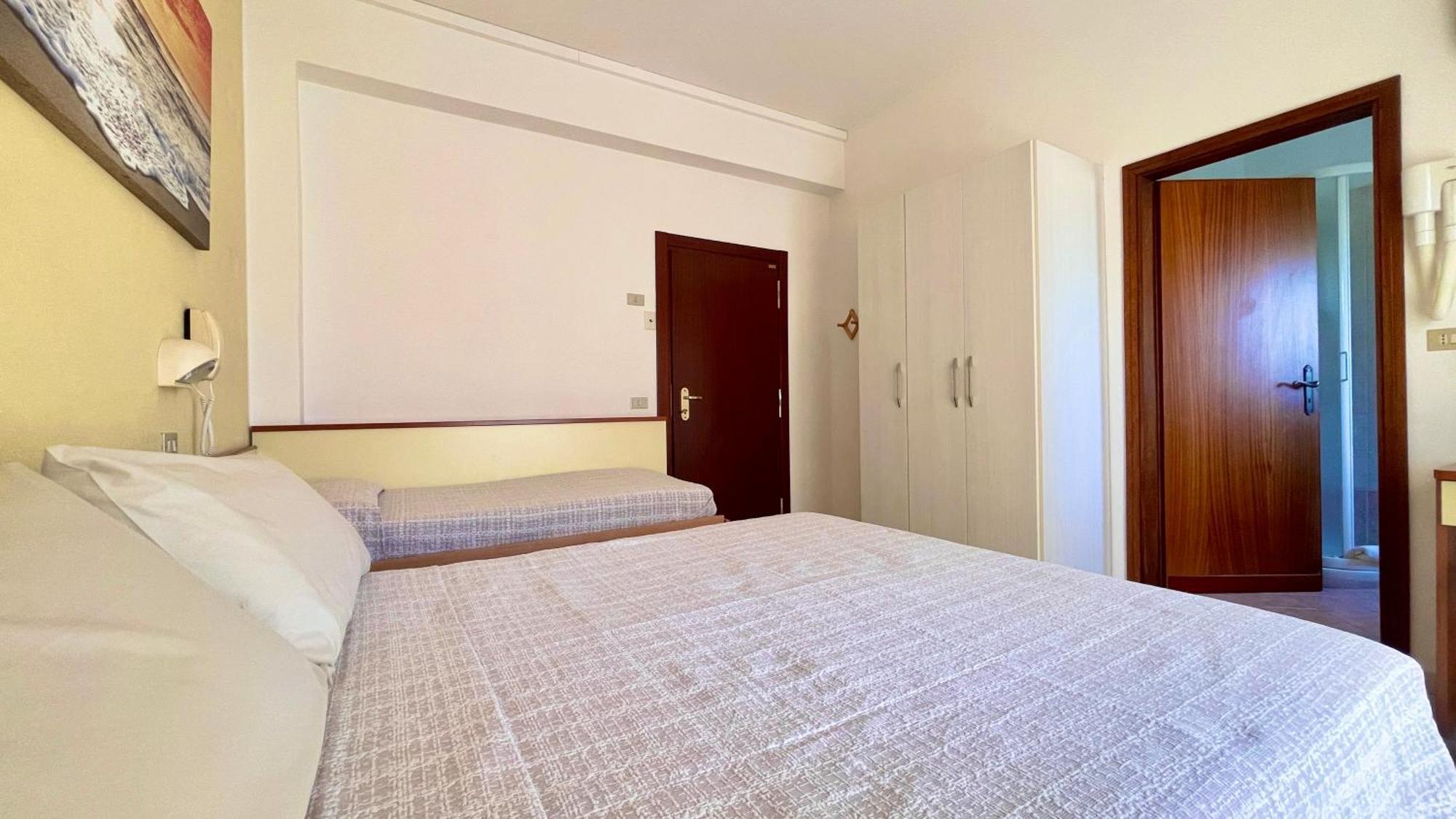 Hotel Zanella Cervia Exterior photo