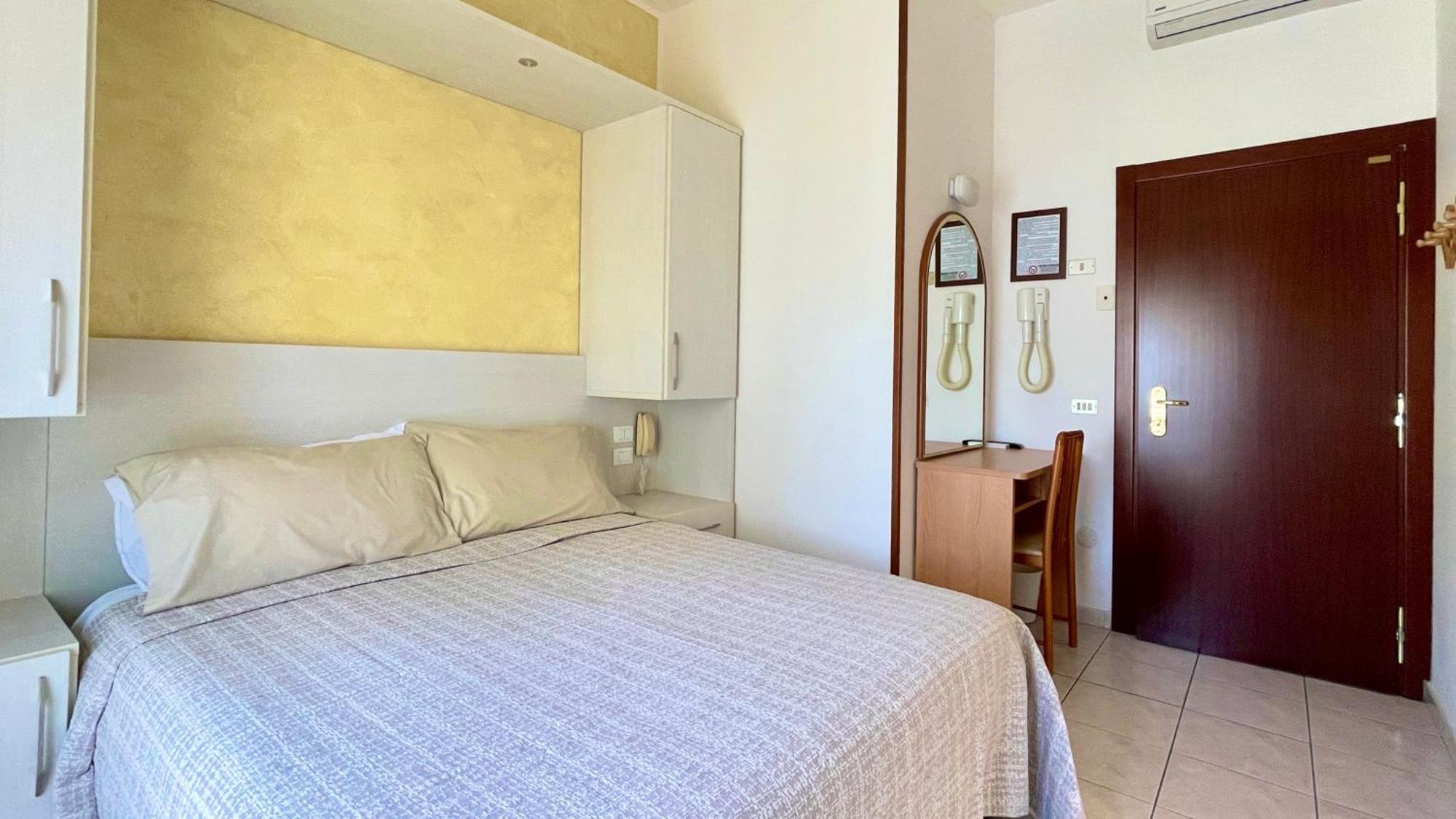 Hotel Zanella Cervia Exterior photo